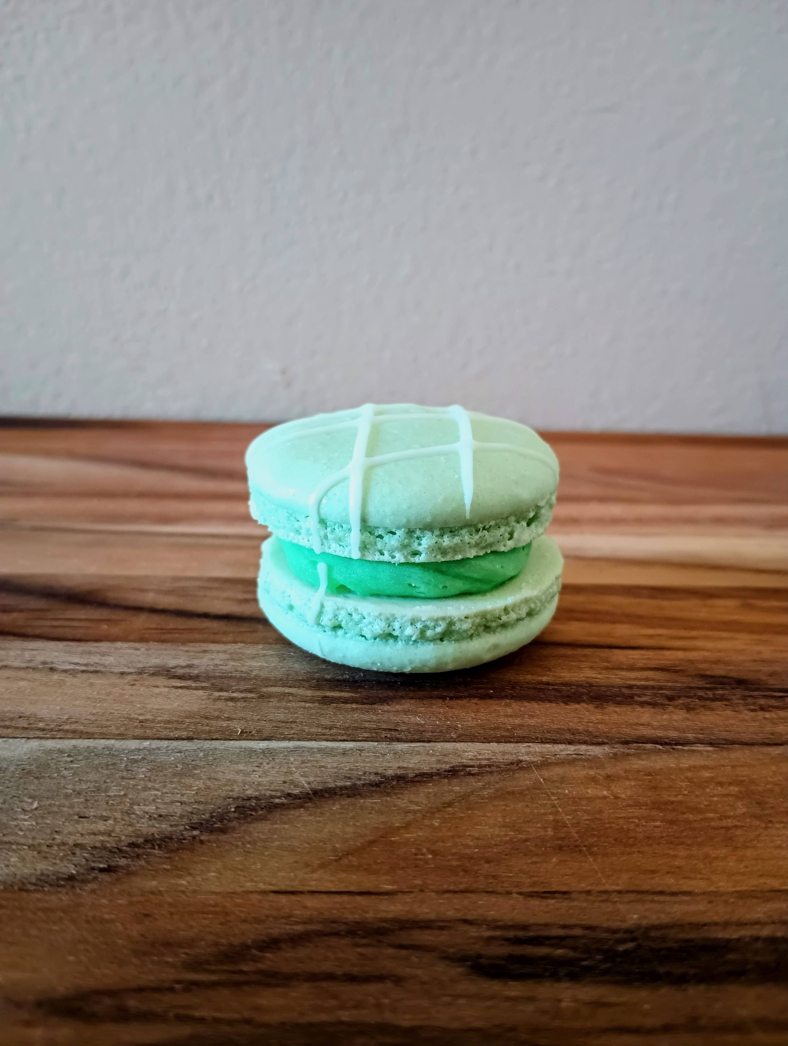 A green lime macaron
