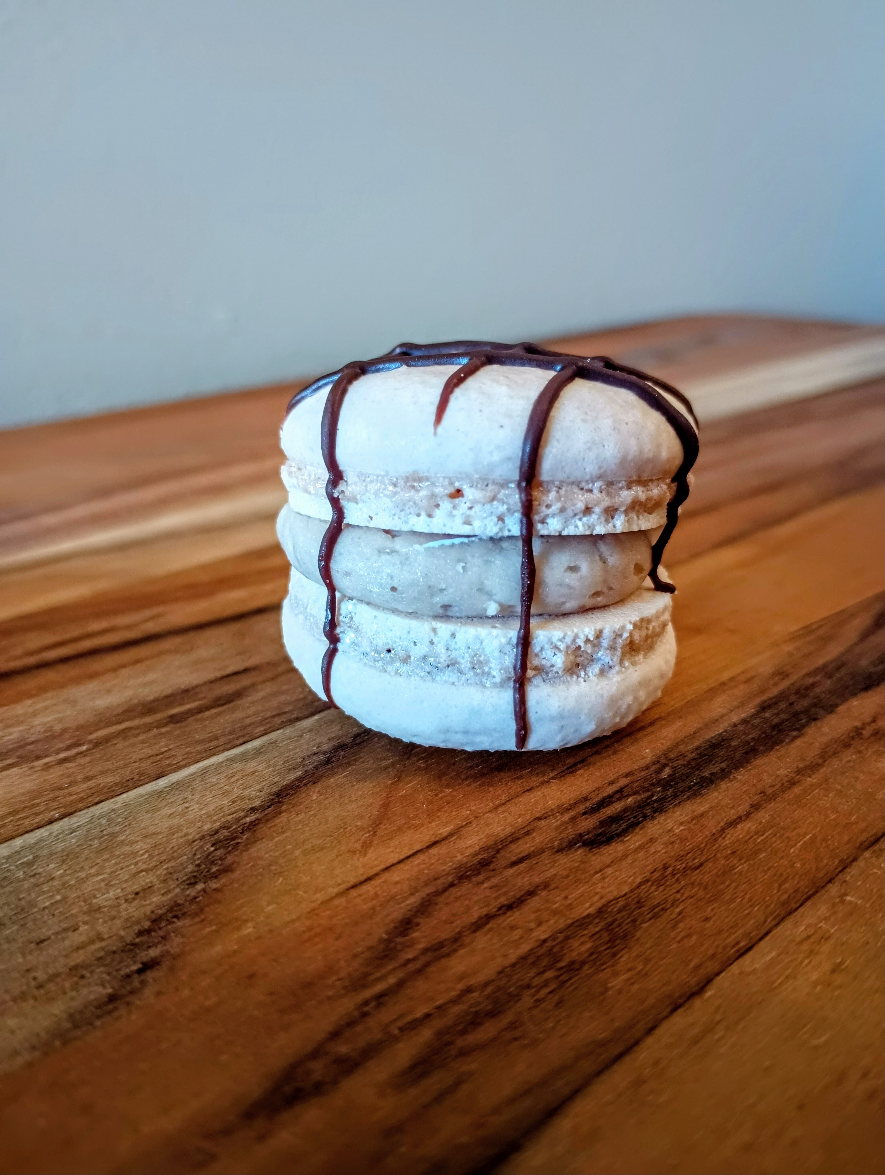 A brown s'mores macaron